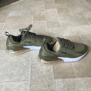 Olive Green Nike 270. NEVER WORN. Men’s 6.5 =woman’s 8